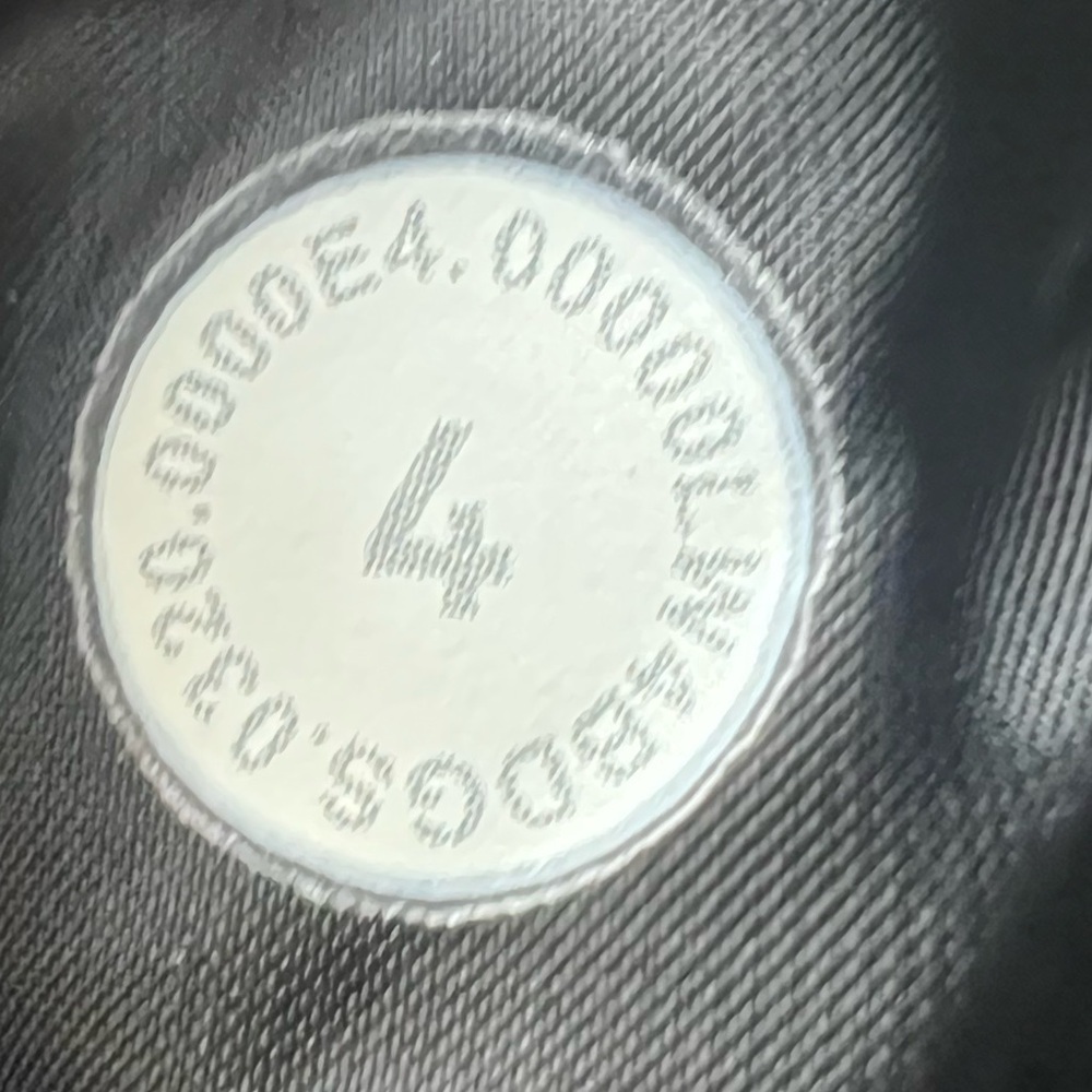 Lululemon Reversible Insulated Quilted Bomber Jacket Black 4
Water Repellent Zip - Picture 11 of 11